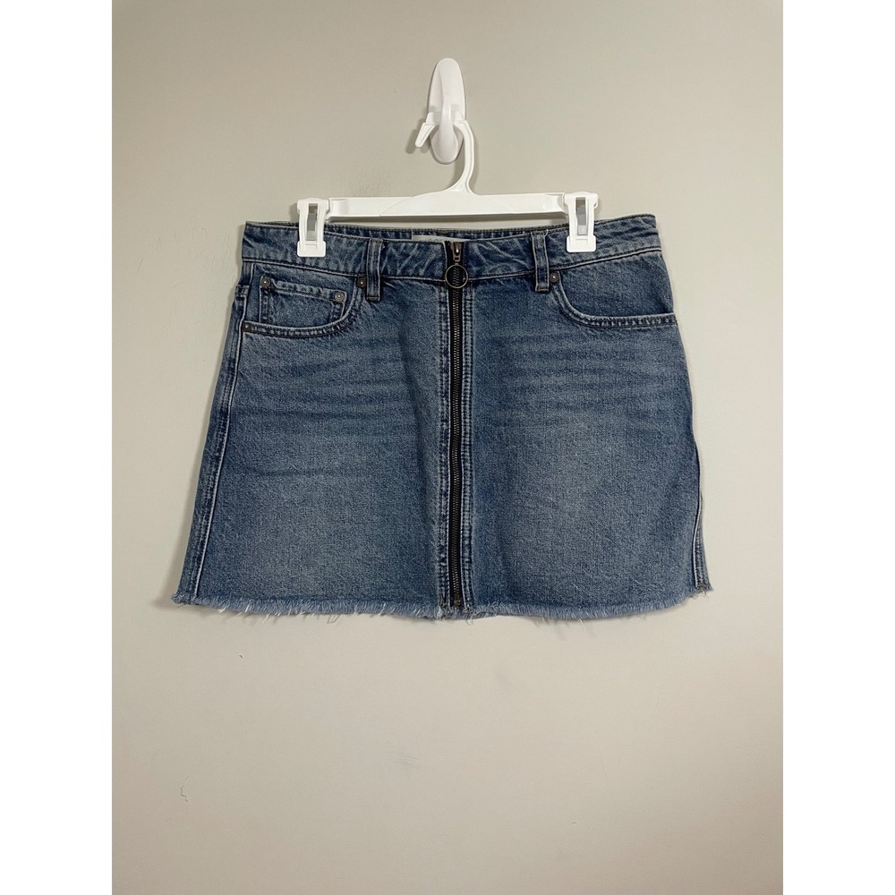 Free People We The Free Zip It Up Denim Mini Skirt Size 29 Boho Casual Essential